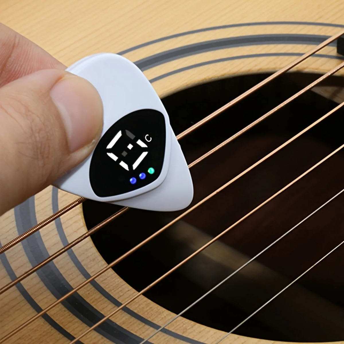 2-in-1 Guitar Pick & Digital Tuner – Portable Tuning Tool for Guitar & Ukulele